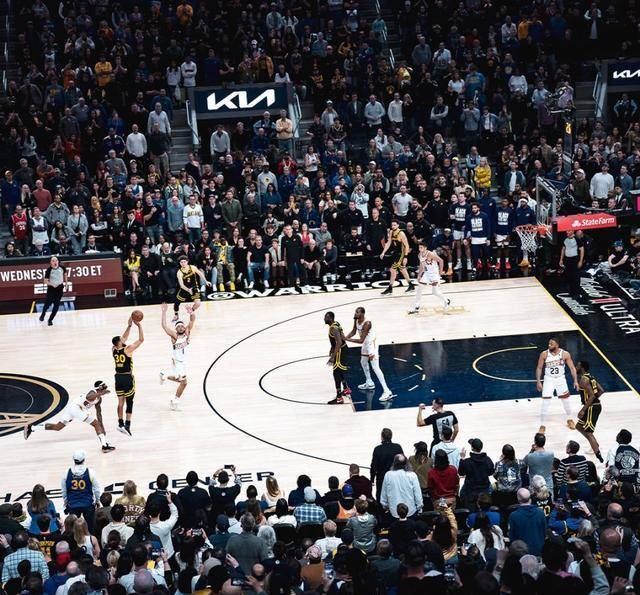 爱游戏欢迎页-Faker重返赛场，锐不可当首场状态出色，勇士观众沸腾！-爱游戏欢迎页